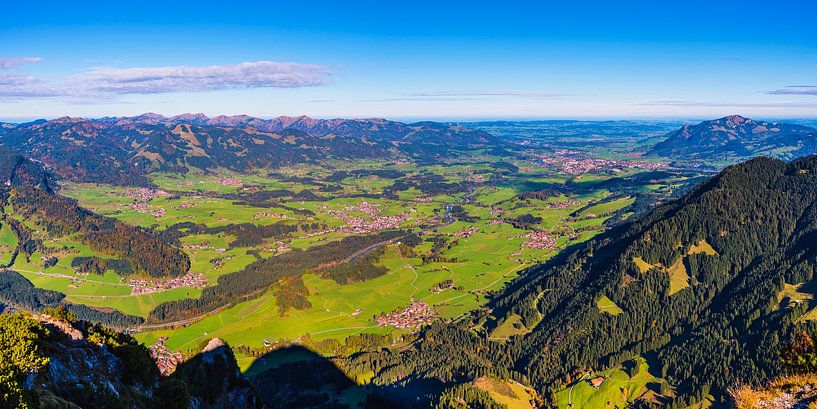 Quand les montagnes respirent - Lumière d'octobre sur l'Illertal par Walter G. Allgöwer
