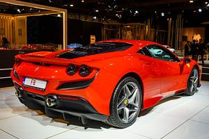 Ferrari F8 Tributo Italienischer Mittelmotor-Sportwagen in Rot