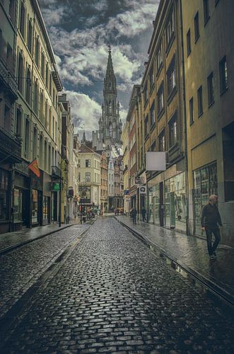 Charmante Winkelstraat in Brussel na Regenbui - Unieke Stadsfotografie Wanddecoratie