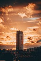 Flatgebouw in Eindhoven tijdens zonsondergang