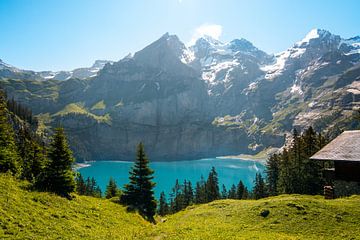 Blauw meer tussen de Alpen van Dayenne van Peperstraten