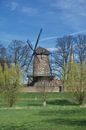 Windmolen in de stadsmuur van Zons van Peter Eckert thumbnail
