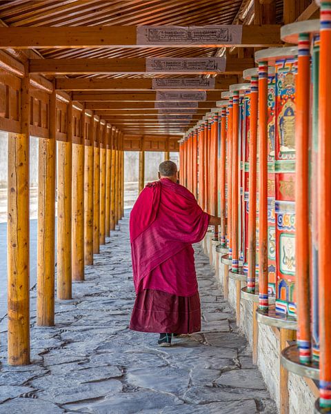 De gebedsmolens van het Labrang Klooster, China (gezien bij vtwonen) van Frank Verburg