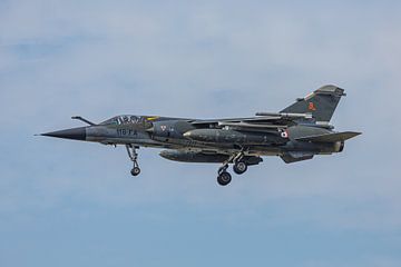 Franse Mirage F1 CR landt op vliegbasis Leeuwarden.