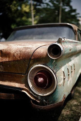 De vervaagde elegantie van oud metaal