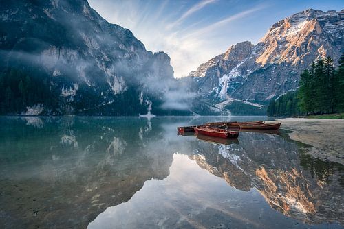 Morgens am Pragser Wildsee von Achim Thomae Photography