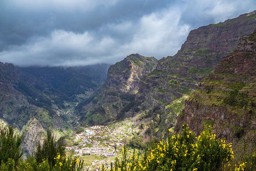 Blick auf das Nonnental auf der Insel Madeira, Portugal von Rico Ködder
