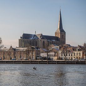 Het IJsselfront van Kampen op een koude winterochtend van Gerrit Veldman