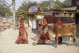 Women at work by Cora Unk