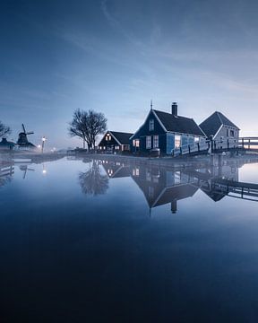 Ein kalter Morgen an der Zaanse Schans von Niels Tichelaar