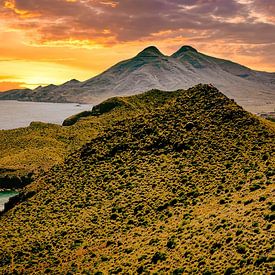 Panorama Landschap Zonsondergang bij Cabo de gata in Andalucia Spanje van Dieter Walther