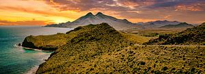 Panorama Landschap Zonsondergang bij Cabo de gata in Andalucia Spanje van Dieter Walther