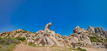 Woeste rotsformaties van Valle della Luna op Capo Testa , Santa Teresa Gallura, Sardinia, Italië van Rene van der Meer
