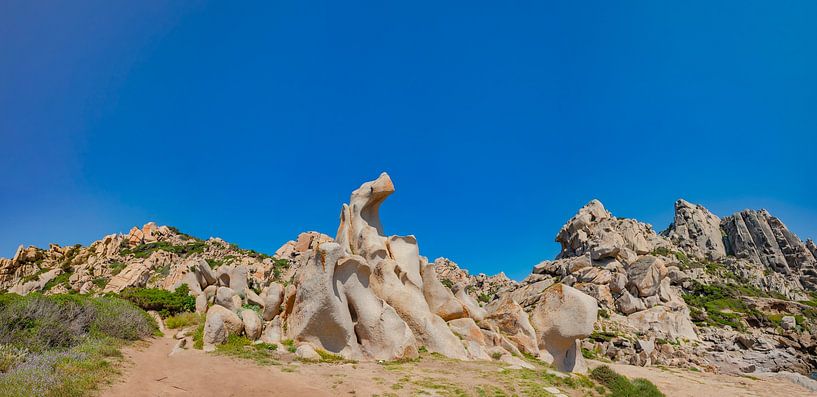 Formations rocheuses sauvages de la Valle della Luna sur le Capo Testa, Santa Teresa Gallura, Sardaigne, Italie par Rene van der Meer