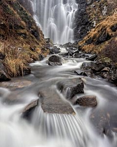 Kraft und Stille – Wasserfall im Hochland