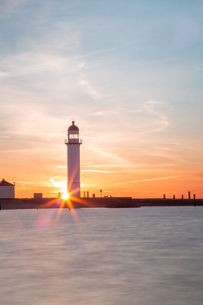 Lever de soleil au phare de Hellevoetsluis par Louise Poortvliet