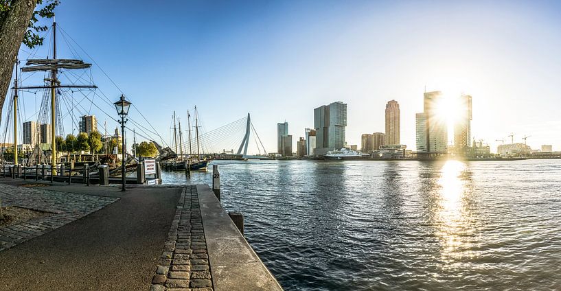 Rotterdam Skyline | Zonsopgang vanaf de Veerhaven van Ricardo Bouman