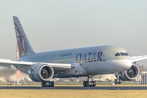Atterrissage du Boeing 787-8 Dreamliner de Qatar Airways.