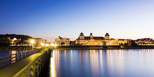 Badplaats Binz op het eiland Rügen 's nachts