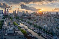 Stadsgezicht van Rotterdam bij zonsondergang, van Carla Matthee thumbnail