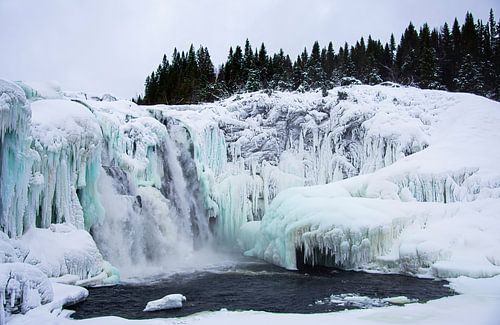 Tännforsen, the frozen waterfall.