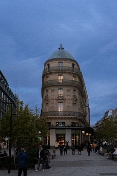 Round Corner Structure | Paris | France Travel Photography by Dohi Media