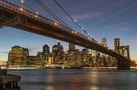 New York Manhatten en Brooklyn Bridge vanaf Brooklyn van Waterpieper Fotografie thumbnail