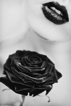 Black lips by Elianne van Turennout
