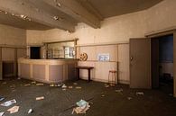 Rezeption eines verlassenen Kino. von Roman Robroek – Fotos verlassener Gebäude Miniaturansicht