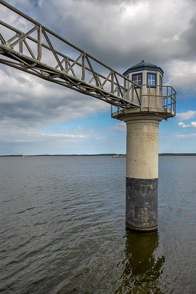 Torentje met loopbrug van Peter Bartelings