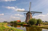 Hollandse windmolen en huisje van Bram van Broekhoven thumbnail