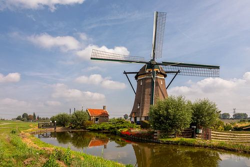 Hollandse windmolen en huisje