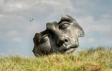 Statues au bord de la mer à Scheveningen sur John Kreukniet