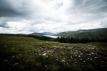 Open landschap in de Schotse hooglanden van Ken Costers