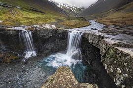 Waterfall in the valley by Hans Soowijl