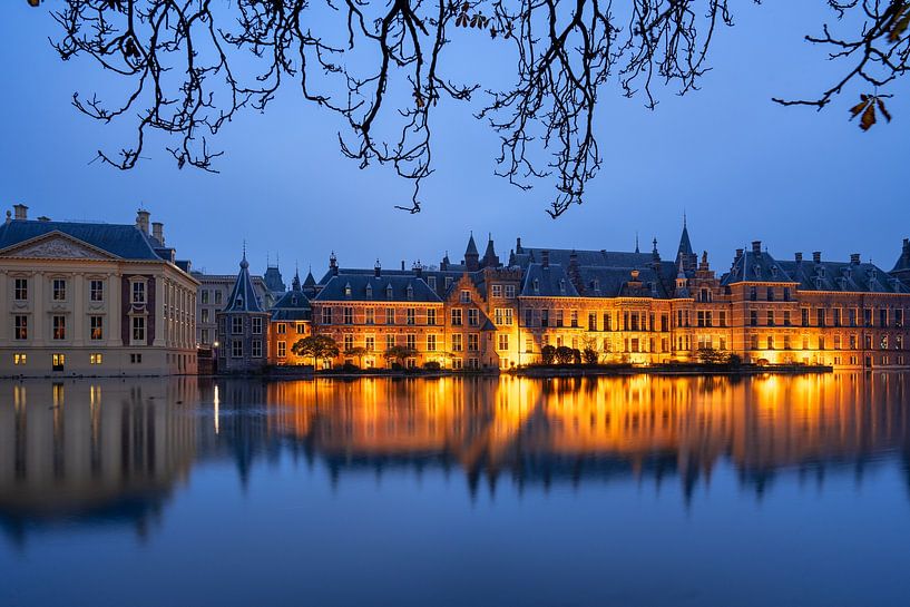 Innenhof in Den Haag in der Abenddämmerung von Sonny Vermeer