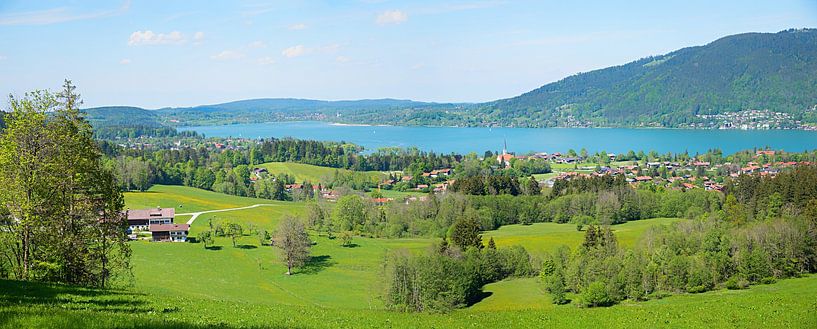  paysage de printemps Bad Wiessee avec vue sur le lac Tegernsee, en haut par SusaZoom