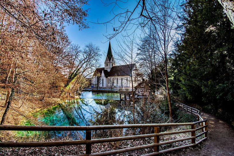 Gezicht op de kloosterkerk met Blautopf van Photoart-Naegele