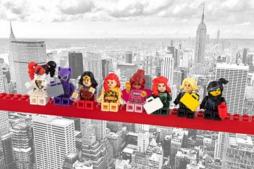 Lunch atop a skyscraper Lego edition - Super Heroes - Women - New York sur Marco van den Arend