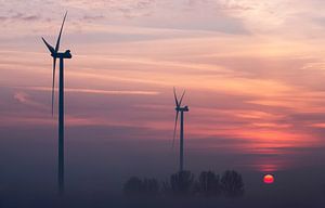 Windmolens bij zonsopkomst by Luuk van der Lee