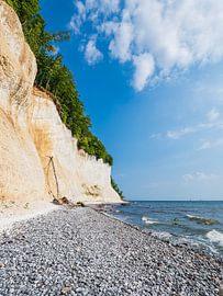 Falaises de craie sur la côte de la mer Baltique sur l'île de Rügen sur Rico Ködder