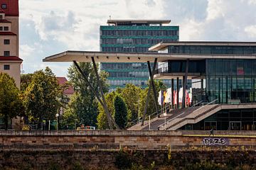 Congres gebouw langs de Elbe in Dresden van Rob Boon