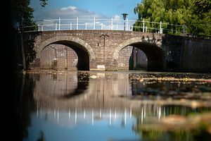 Alte Brücke über Stadtkanal im historischen Stadtzentrum