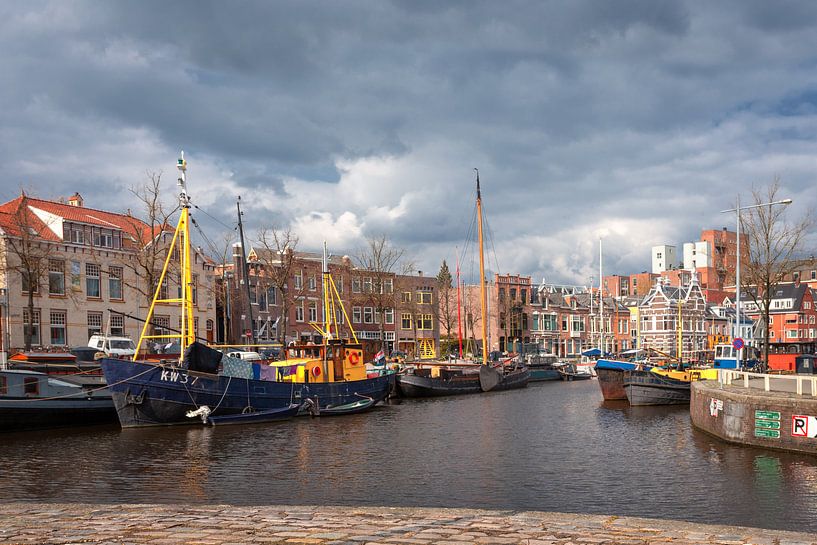 Noorderhaven vanaf Reitdiepskade in de stad Groningen van R Smallenbroek