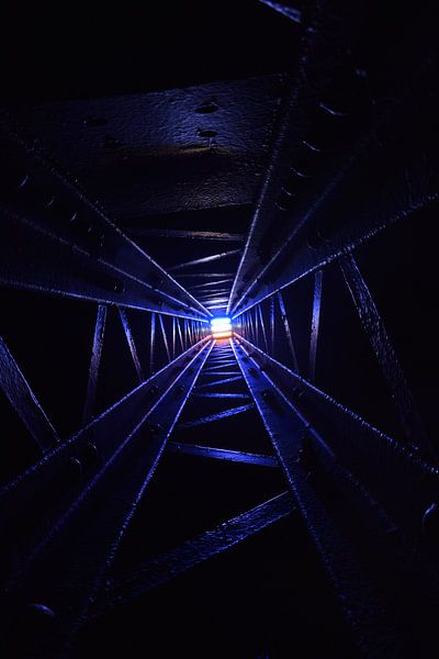 duistere tunnel. van Arne Claessens