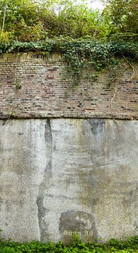 staand panorama van een muur van Fort Nieuwersluis bij Nieuwersluis, Nederland