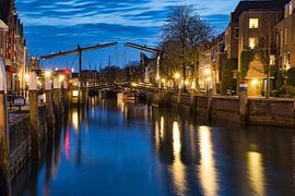 Dordrecht bij avond de Wolwevershaven. von Peter Verheijen