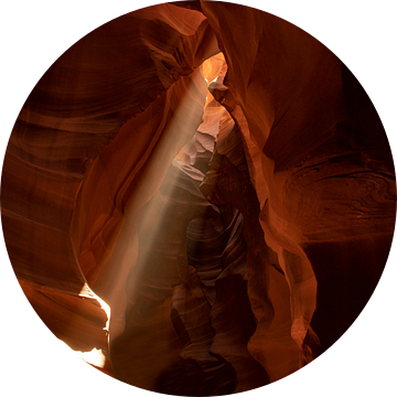 Upper Antelope Canyon met Lichtstraal van Gert Hilbink