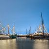 Verlichte schepen in de Westerhaven van Urk van R Smallenbroek