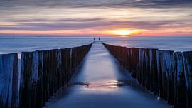 Sonnenuntergang an der Küste von Zoutelande Zeeland von Menno Schaefer